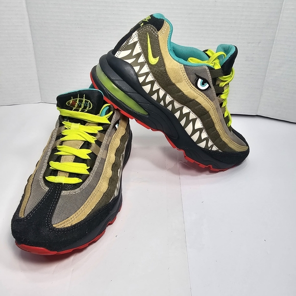 Nike Air Max 95 Monster (GS). Nike Youth Shoes with Green and Black Design - Picture 1 of 7